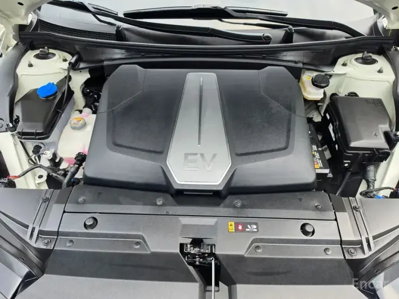 2023 Kia EV6 с пробегом 45 521 км