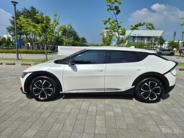 2022 Kia EV6 с пробегом 72 260 км