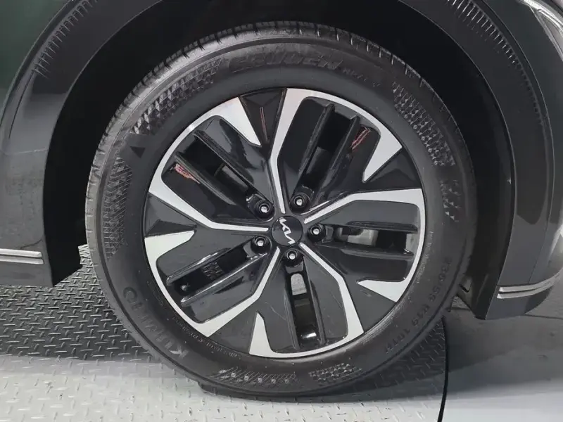 2022 Kia EV6 с пробегом 36 157 км