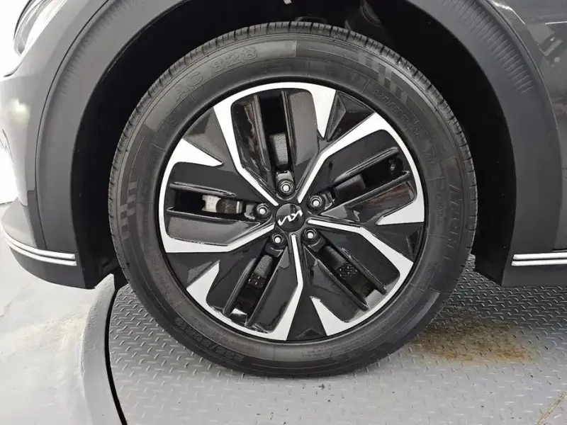 2023 Kia EV6 с пробегом 29 946 км