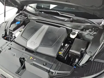 2023 Kia EV6 с пробегом 29 946 км