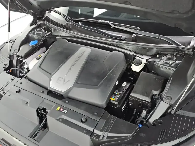 2023 Kia EV6 с пробегом 29 946 км