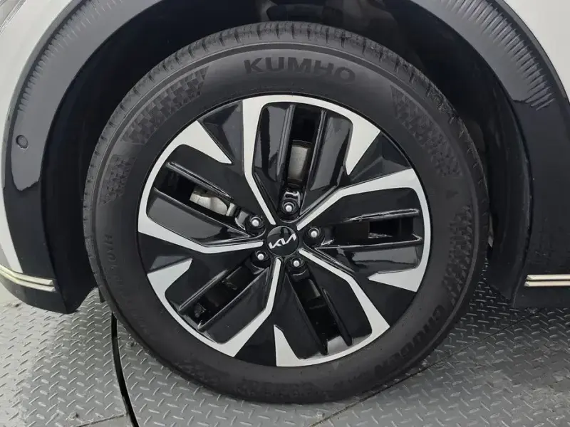 2023 Kia EV6 с пробегом 72 365 км