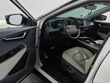 2023 Kia EV6 с пробегом 72 365 км