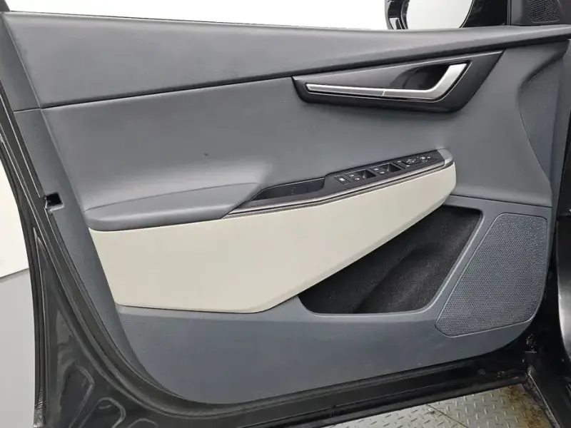 2023 Kia EV6 с пробегом 29 946 км