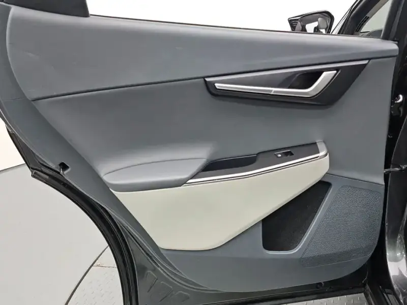 2023 Kia EV6 с пробегом 29 946 км