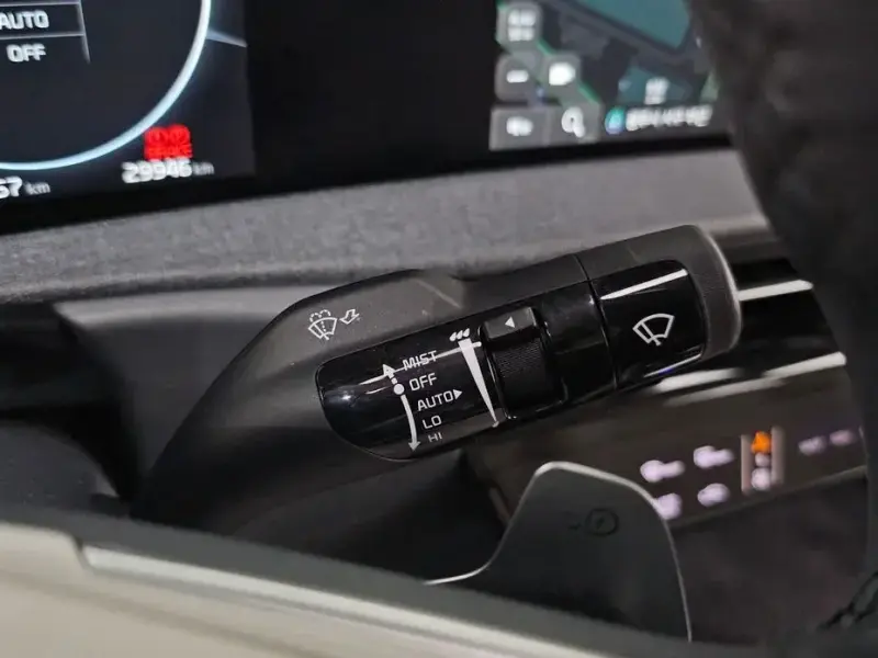 2023 Kia EV6 с пробегом 29 946 км