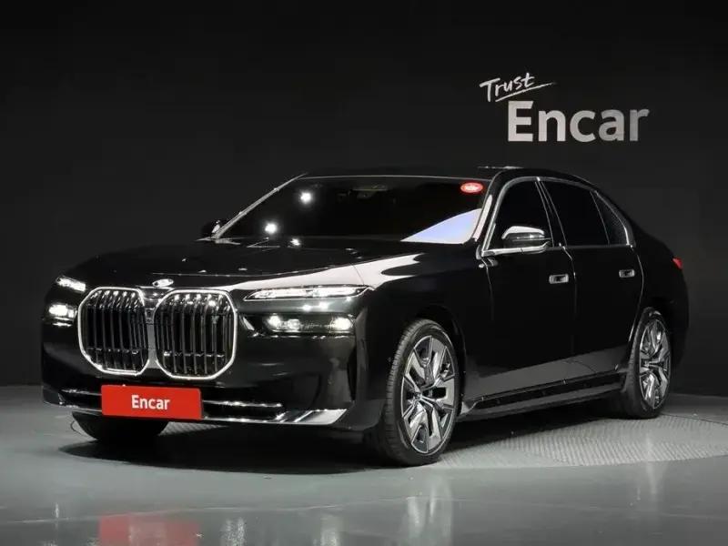 2022 BMW i7 с пробегом 33 590 км