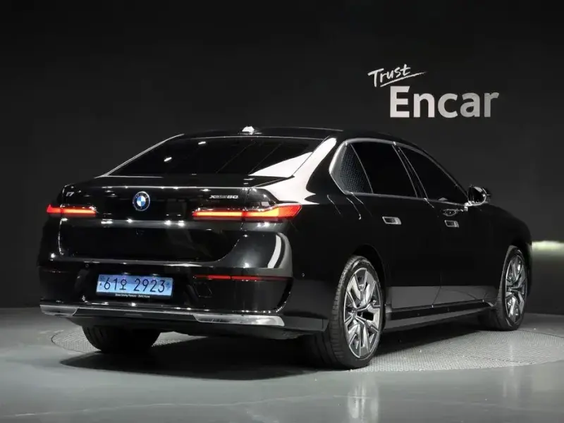 2022 BMW i7 с пробегом 33 590 км