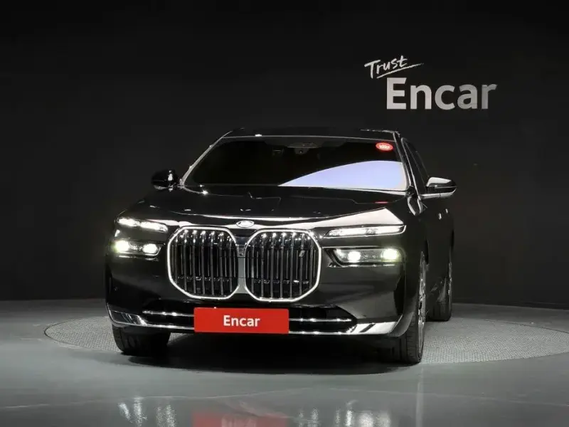2022 BMW i7 с пробегом 33 590 км