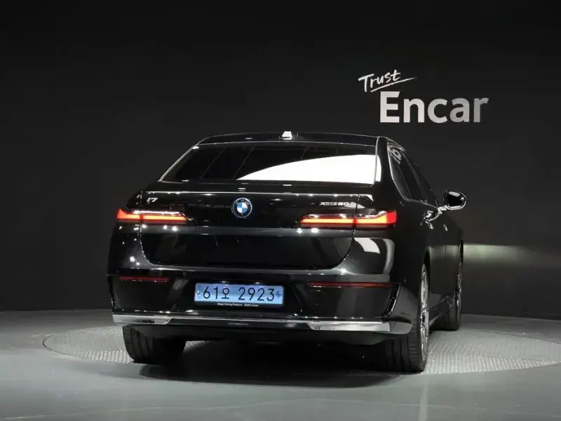 2022 BMW i7 с пробегом 33 590 км