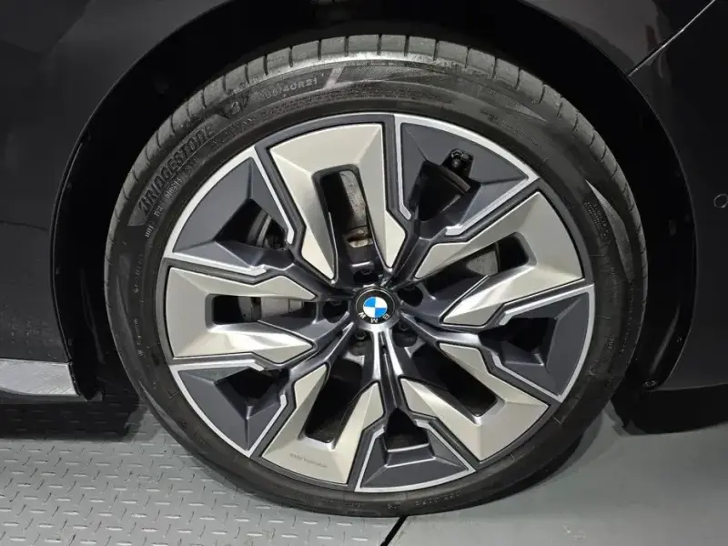 2022 BMW i7 с пробегом 33 590 км