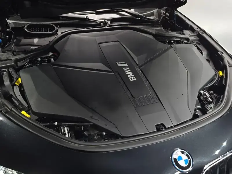 2022 BMW i7 с пробегом 33 590 км