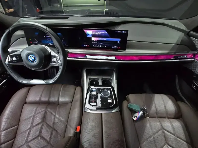 2022 BMW i7 с пробегом 33 590 км