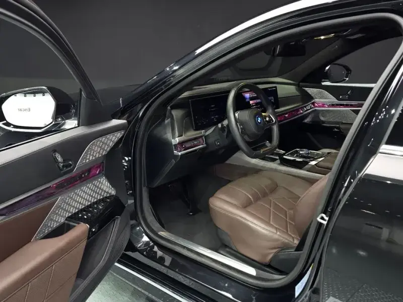 2022 BMW i7 с пробегом 33 590 км