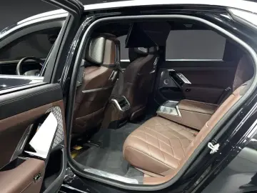 2022 BMW i7 с пробегом 33 590 км