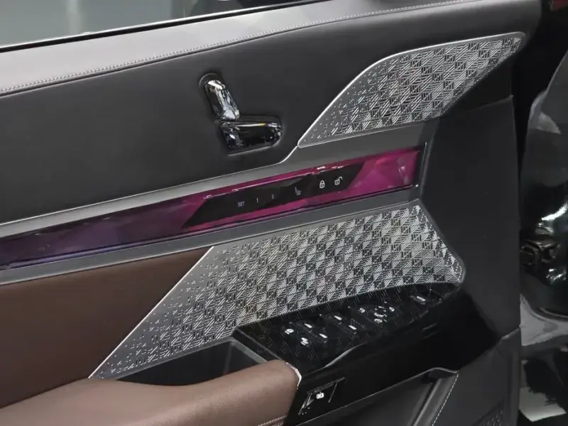 2022 BMW i7 с пробегом 33 590 км