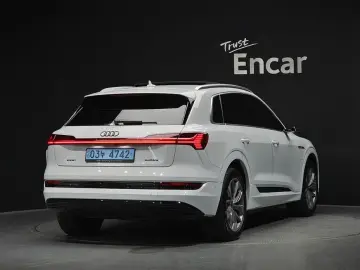 2023 Audi e-tron с пробегом 46 317 км