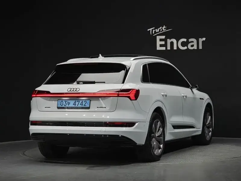 2023 Audi e-tron с пробегом 46 317 км