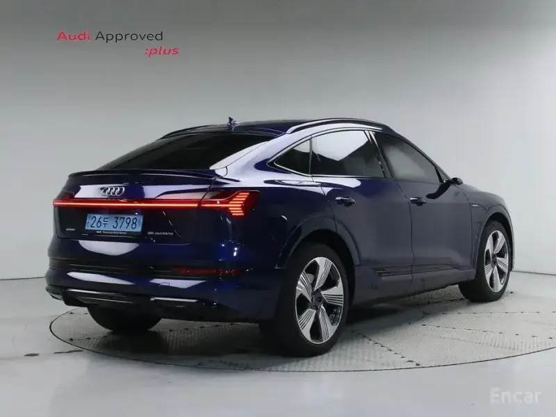 2022 Audi e-tron с пробегом 31 089 км