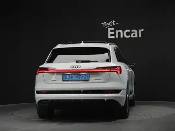 2023 Audi e-tron с пробегом 46 317 км