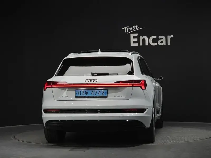 2023 Audi e-tron с пробегом 46 317 км
