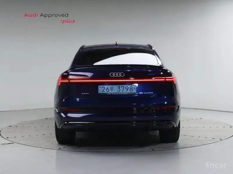 2022 Audi e-tron с пробегом 31 089 км