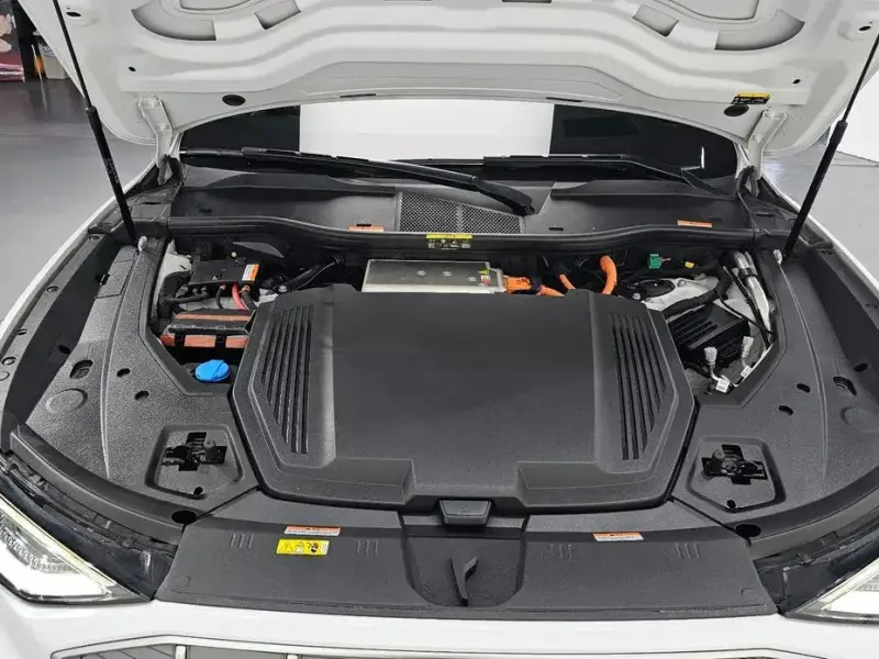 2023 Audi e-tron с пробегом 46 317 км