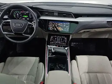 2023 Audi e-tron с пробегом 46 317 км