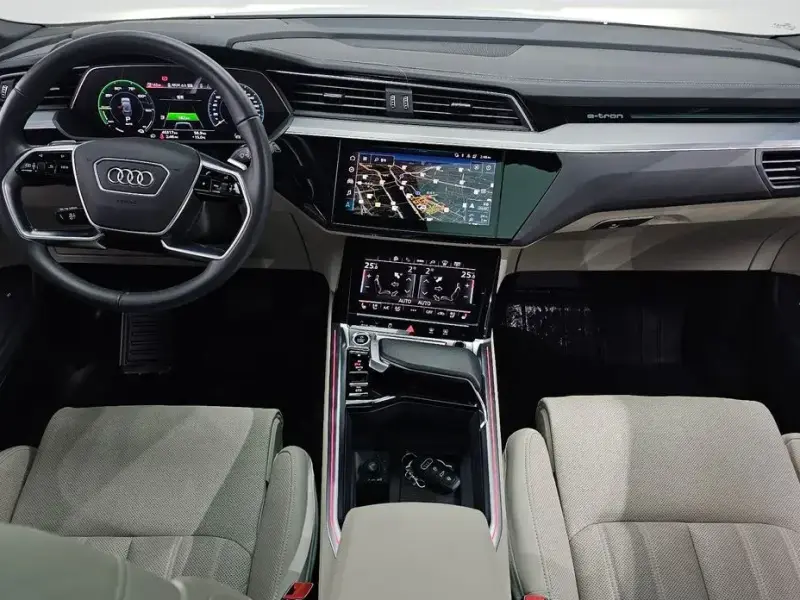 2023 Audi e-tron с пробегом 46 317 км