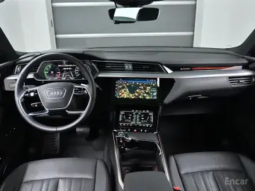 2022 Audi e-tron с пробегом 31 089 км