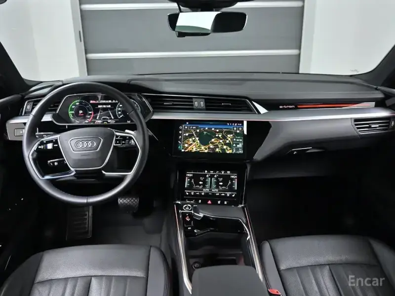 2022 Audi e-tron с пробегом 31 089 км