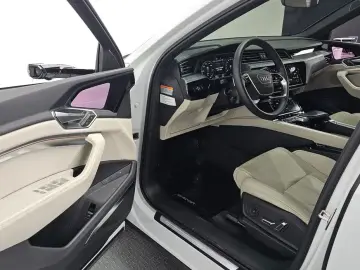 2023 Audi e-tron с пробегом 46 317 км