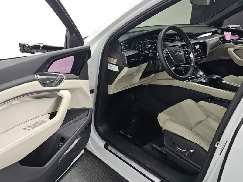 2023 Audi e-tron с пробегом 46 317 км