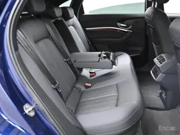 2022 Audi e-tron с пробегом 31 089 км