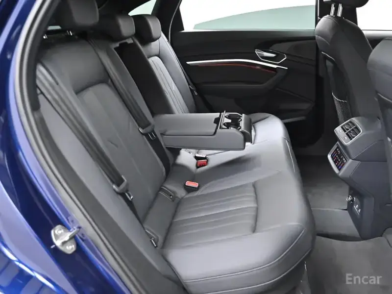 2022 Audi e-tron с пробегом 31 089 км