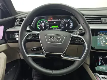 2023 Audi e-tron с пробегом 46 317 км