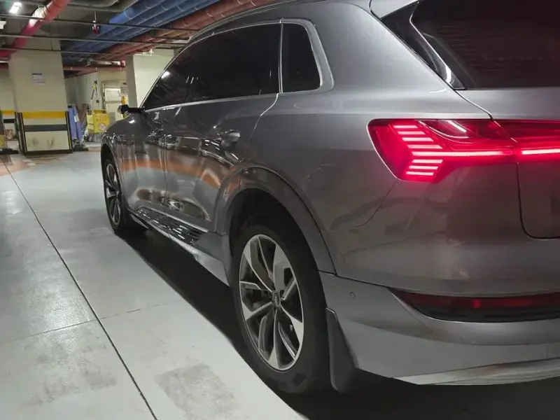 2022 Audi e-tron с пробегом 54 149 км