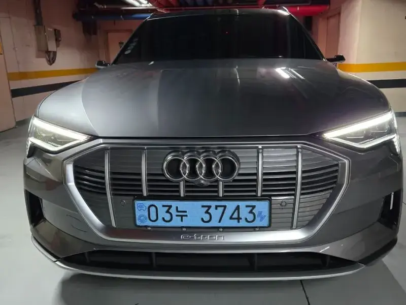 2022 Audi e-tron с пробегом 54 149 км
