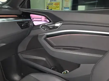 2022 Audi e-tron с пробегом 54 149 км