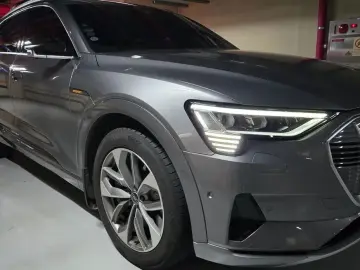 2022 Audi e-tron с пробегом 54 149 км