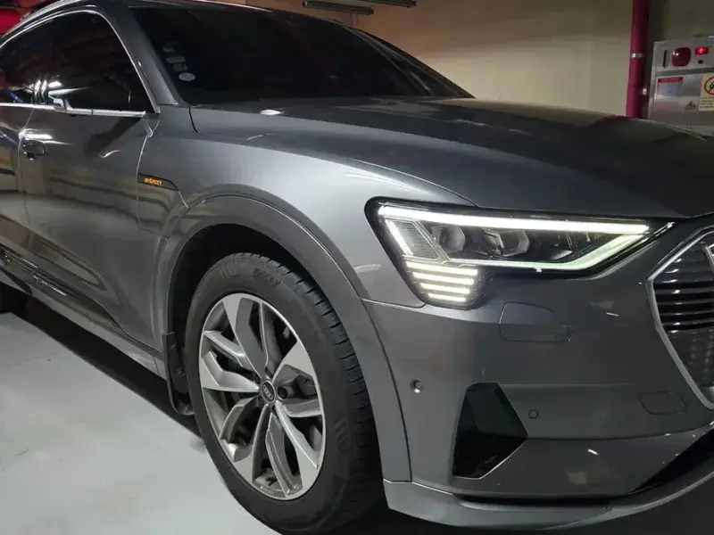 2022 Audi e-tron с пробегом 54 149 км
