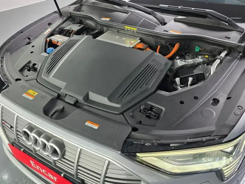 2021 Audi e-tron с пробегом 77 404 км