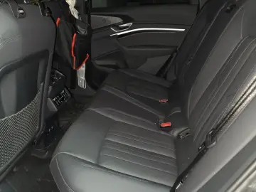 2022 Audi e-tron с пробегом 54 149 км