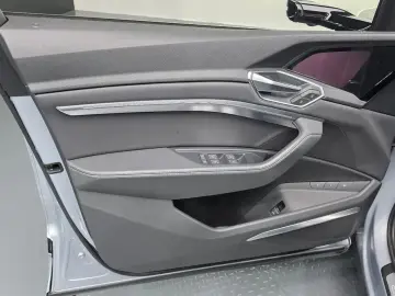 2021 Audi e-tron с пробегом 77 404 км