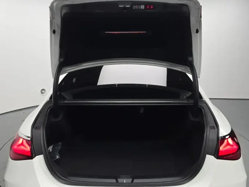 2025 Mercedes-Benz E-Класс с пробегом 11 539 км