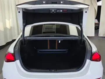 2025 Mercedes-Benz E-Класс с пробегом 13 193 км