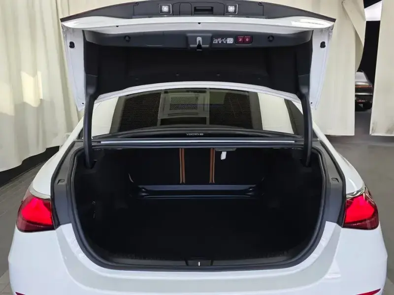 2025 Mercedes-Benz E-Класс с пробегом 13 193 км