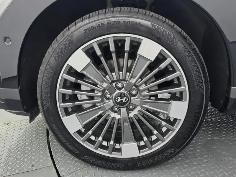 2025 Hyundai Santa Fe с пробегом 19 149 км