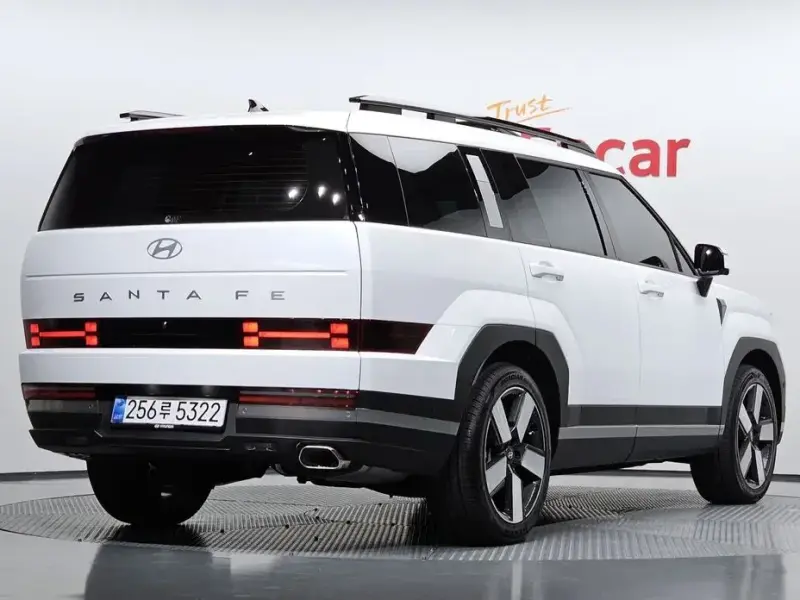 2025 Hyundai Santa Fe с пробегом 4 283 км